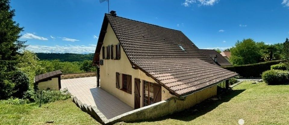 Traditional house 6 rooms of 141 m² in Cescau (64170)