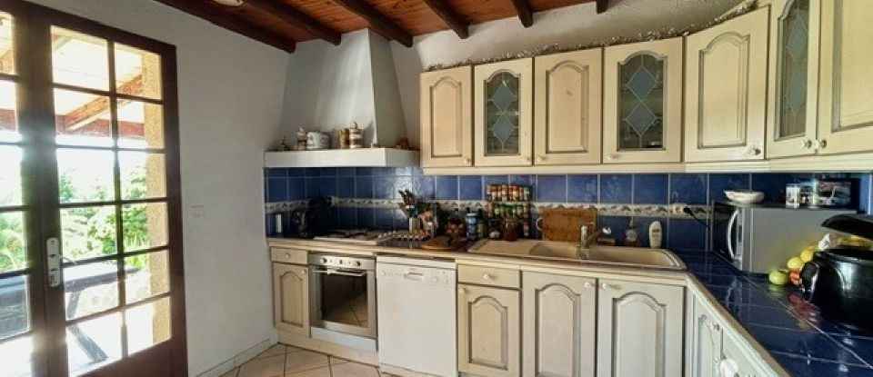 Traditional house 6 rooms of 141 m² in Cescau (64170)