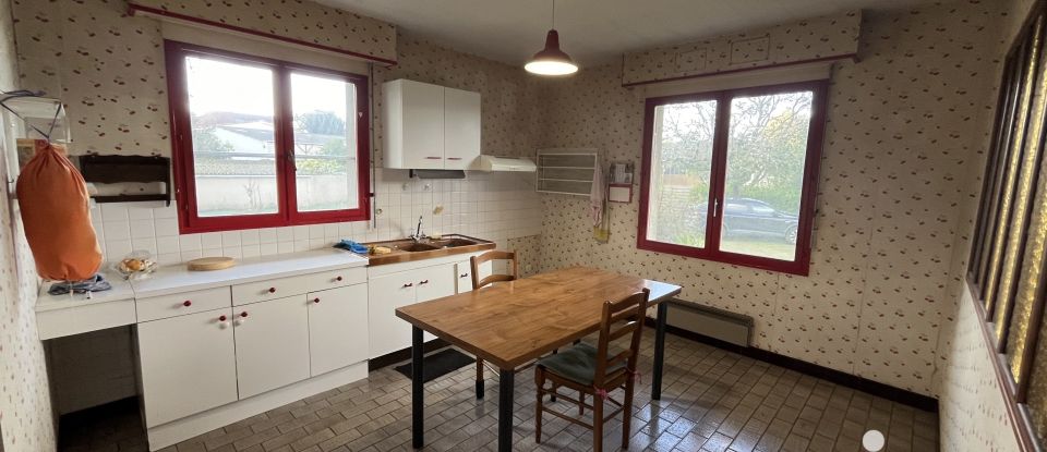 Traditional house 5 rooms of 113 m² in Chasseneuil-du-Poitou (86360)