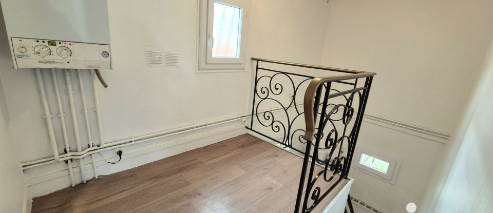 Building in Le Blanc-Mesnil (93150) of 84 m²