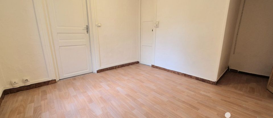 Building in Le Blanc-Mesnil (93150) of 84 m²