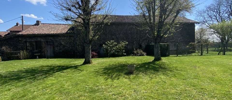 Maison 5 pièces de 160 m² à Saint-Junien-les-Combes (87300)