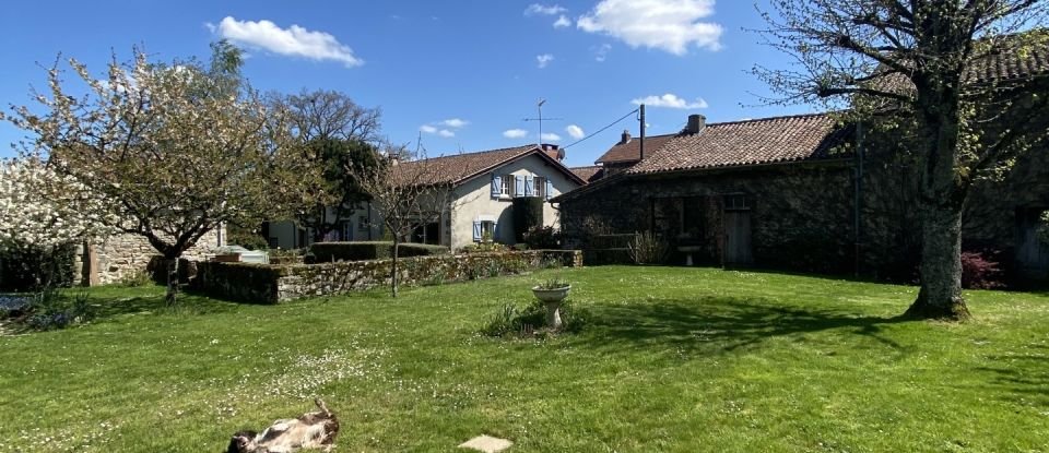 Maison 5 pièces de 160 m² à Saint-Junien-les-Combes (87300)