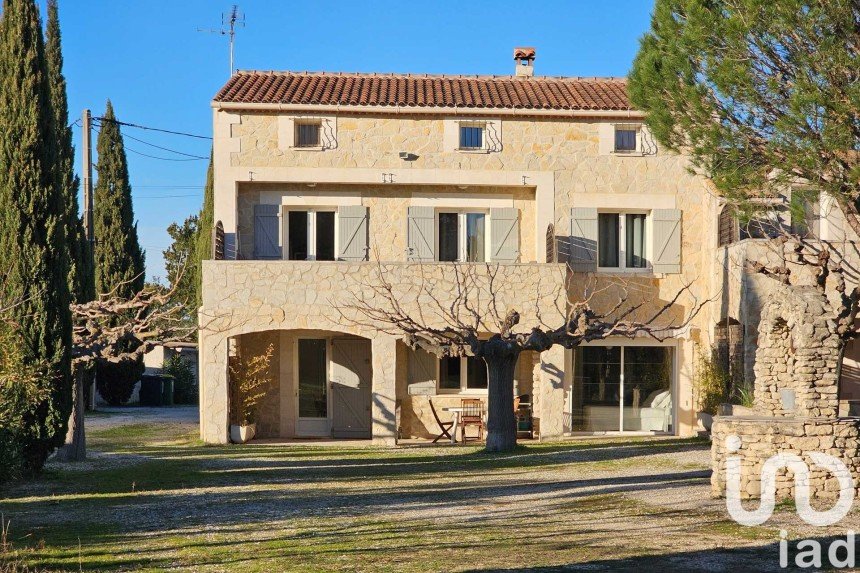 House 8 rooms of 147 m² in Saint-Rémy-de-Provence (13210)