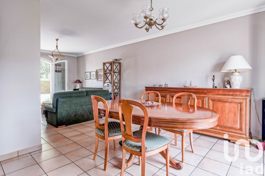 Traditional house 5 rooms of 115 m² in Villiers-le-Bel (95400)