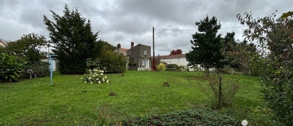 Traditional house 4 rooms of 87 m² in Saint-Étienne-du-Bois (85670)