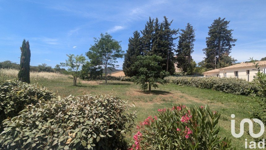 Land of 865 m² in Salernes (83690)