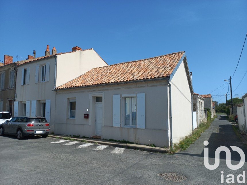 Town house 7 rooms of 142 m² in Le Château-d'Oléron (17480)