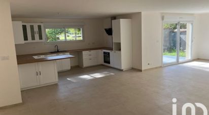 House 4 rooms of 125 m² in Orléat (63190)