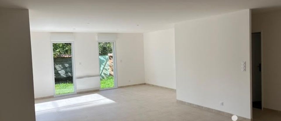 Maison 4 pièces de 125 m² à Orléat (63190)