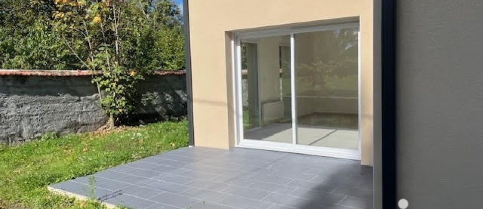 Maison 4 pièces de 125 m² à Orléat (63190)