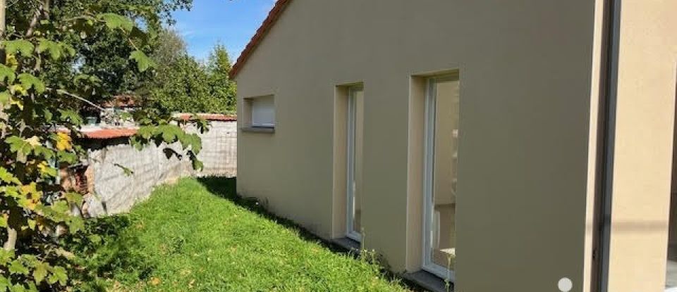 Maison 4 pièces de 125 m² à Orléat (63190)