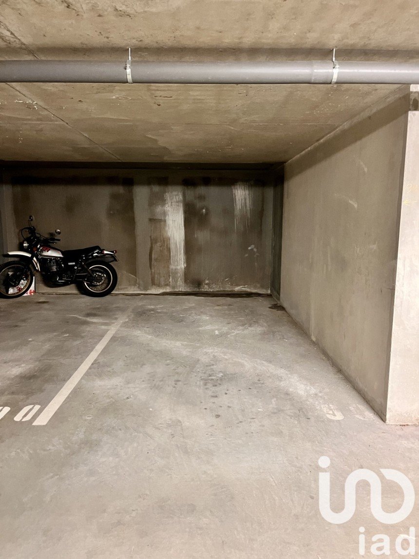 Parking of 12 m² in La Rochelle (17000)