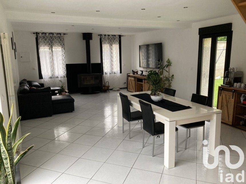 Village house 6 rooms of 160 m² in Neuilly-sous-Clermont (60290)