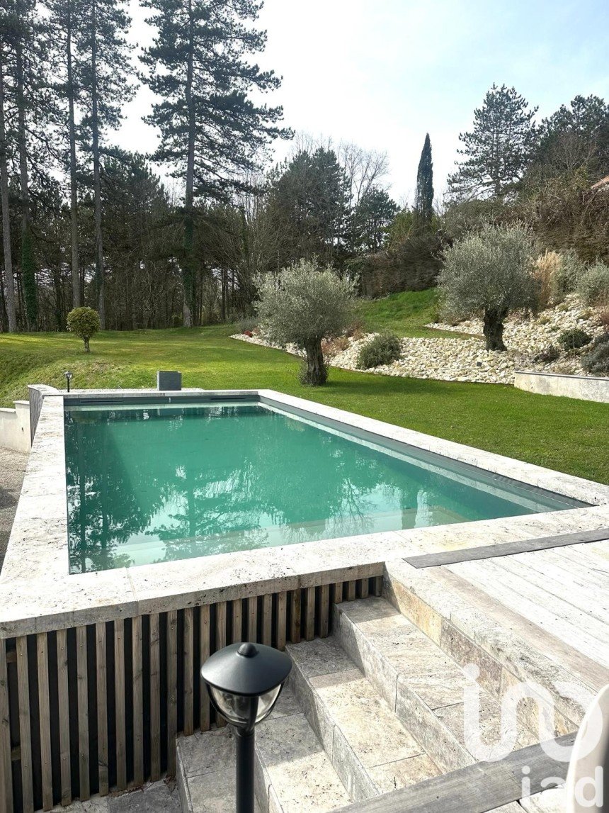 House 10 rooms of 255 m² in Trélissac (24750)