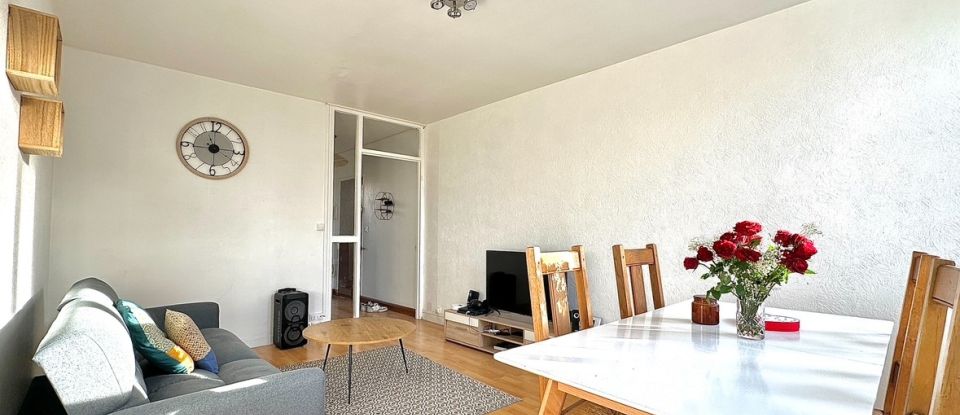 Apartment 3 rooms of 61 m² in Pau (64000)