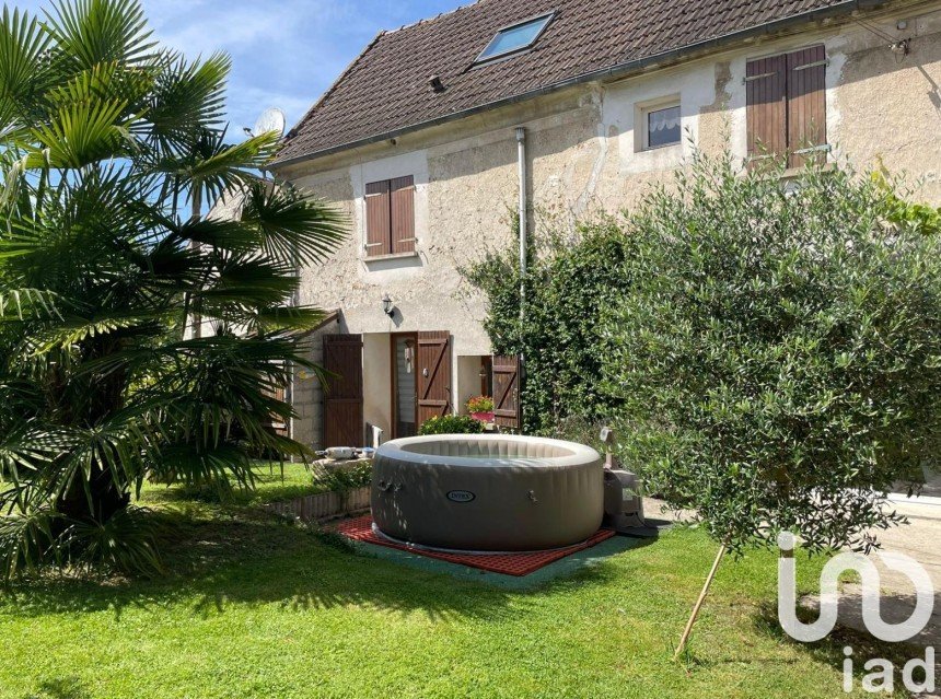 House 5 rooms of 143 m² in Saint-Cyr-sur-Morin (77750)