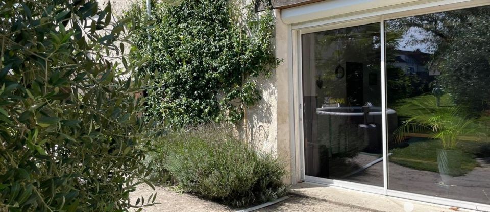 House 5 rooms of 143 m² in Saint-Cyr-sur-Morin (77750)