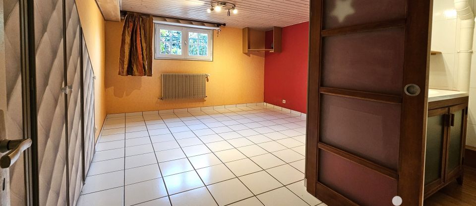 Traditional house 6 rooms of 219 m² in La Roche-sur-Yon (85000)