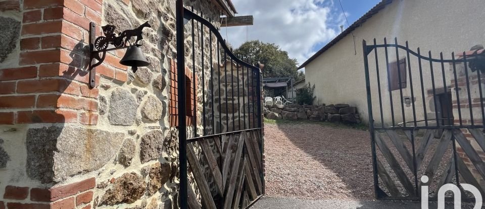 Ferme 4 pièces de 192 m² à Saint-Clément-les-Places (69930)