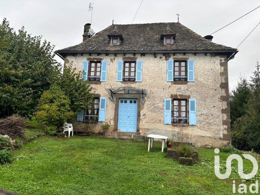 Maison traditionnelle 5 pièces de 140 m² à Marmanhac (15250)