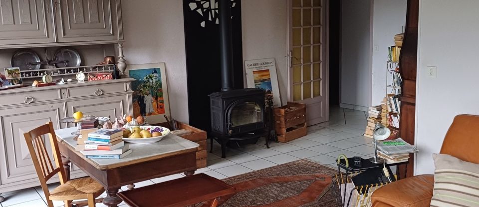 Traditional house 4 rooms of 80 m² in Saint-Macaire (33490)