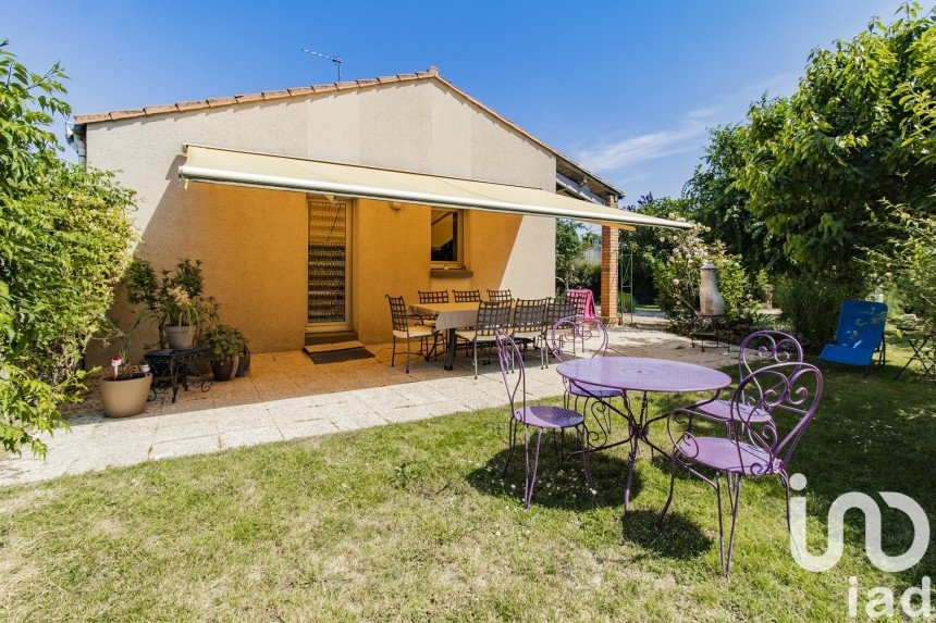 Traditional house 5 rooms of 108 m² in Les Brouzils (85260)