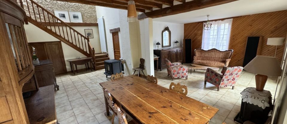 House 5 rooms of 204 m² in Béville-le-Comte (28700)