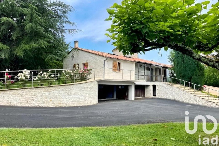 Maison 5 pièces de 150 m² à Barbezieux-Saint-Hilaire (16300)