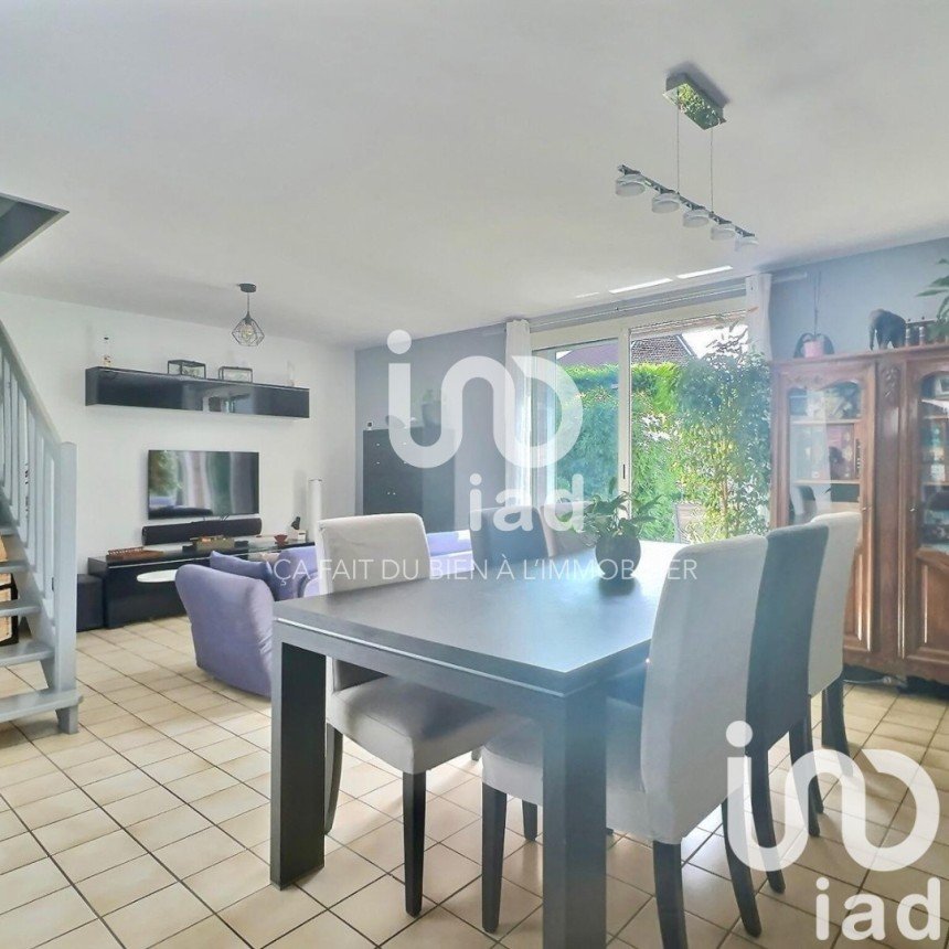 House 5 rooms of 81 m² in Lys-lez-Lannoy (59390)