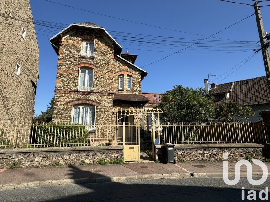 Traditional house 6 rooms of 135 m² in Savigny-sur-Orge (91600)