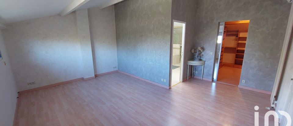 Maison 8 pièces de 318 m² à Beauvoisin (30640)