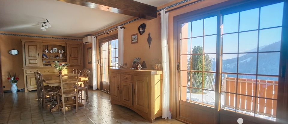 Cottage 5 rooms of 182 m² in Saint-Nicolas-la-Chapelle (73590)