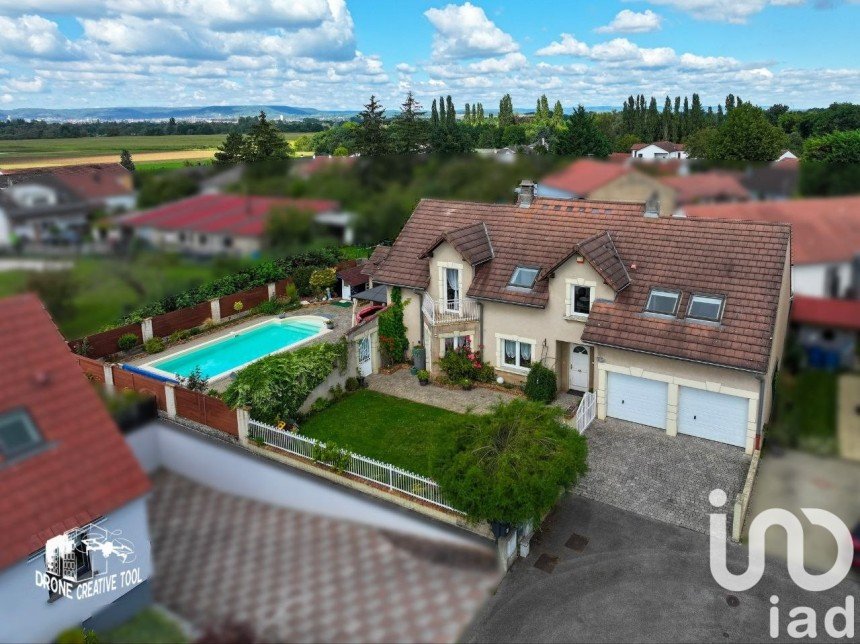 Maison 5 pièces de 145 m² à Ay-sur-Moselle (57300)