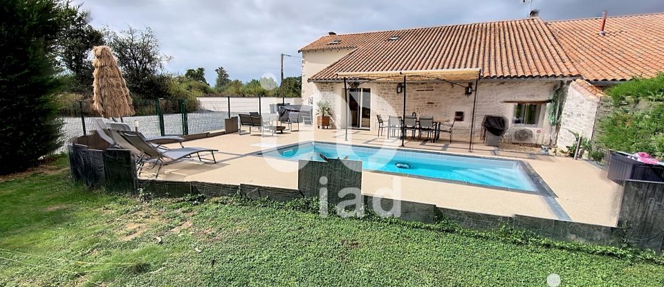 Maison de campagne 6 pièces de 157 m² à Fontaine-le-Comte (86240)