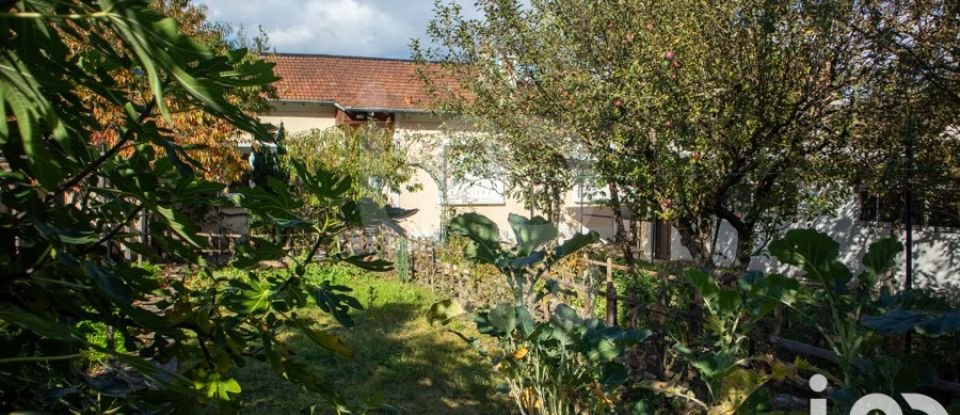 House 3 rooms of 54 m² in Ozoir-la-Ferrière (77330)