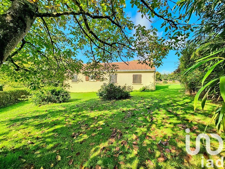 House 4 rooms of 103 m² in Le Loroux-Bottereau (44430)