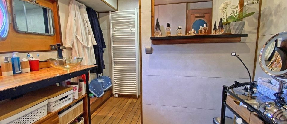 House boat 7 rooms of 175 m² in Saint-Mammès (77670)