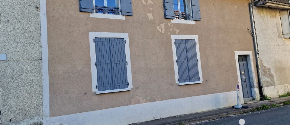 Maison 5 pièces de 107 m² à Nontron (24300)