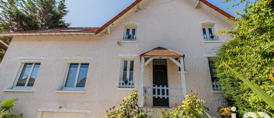 Maison traditionnelle 7 pièces de 172 m² à Savigny-sur-Orge (91600)