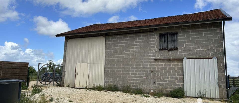 Maison de campagne 5 pièces de 214 m² à Montlieu-la-Garde (17210)