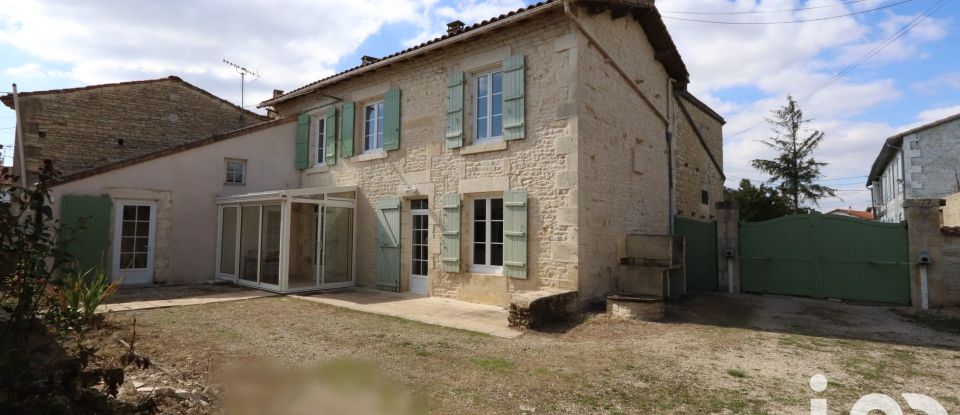 House 3 rooms of 97 m² in Les Fosses (79360)