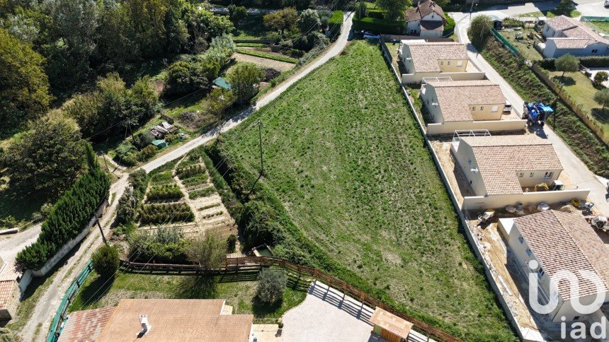 Terrain de 2 220 m² à Cavillargues (30330)