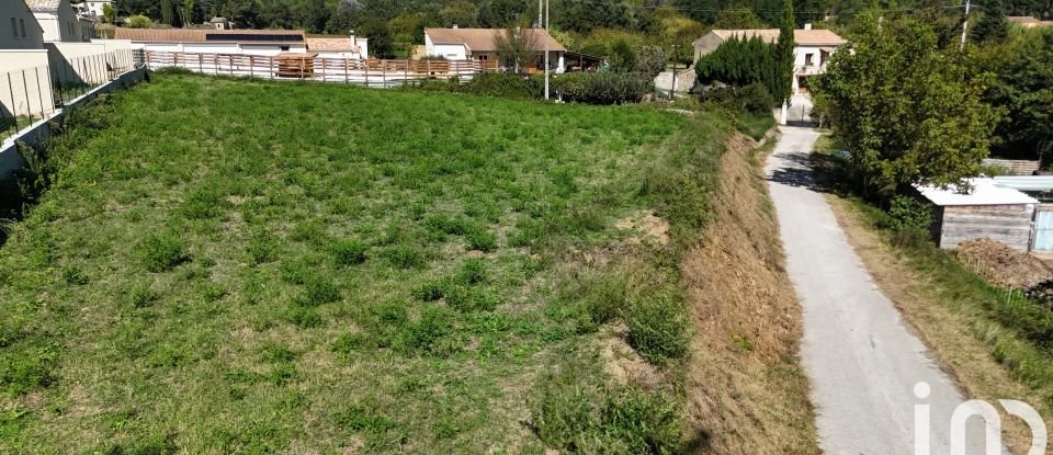 Land of 2,220 m² in Cavillargues (30330)