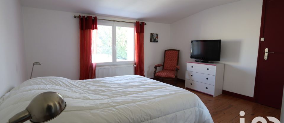 House 3 rooms of 100 m² in Niort (79000)