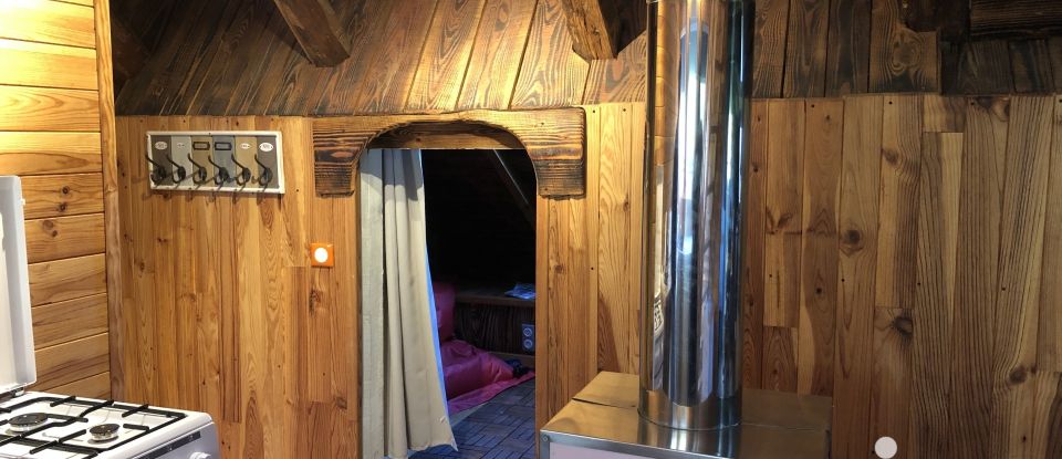 Lodge 15 rooms of 384 m² in Saint-Sauves-d'Auvergne (63950)