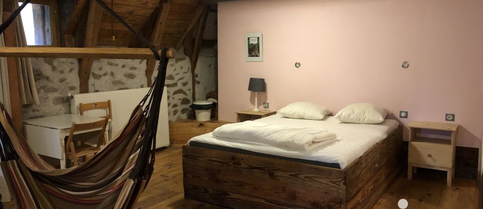 Lodge 15 rooms of 384 m² in Saint-Sauves-d'Auvergne (63950)