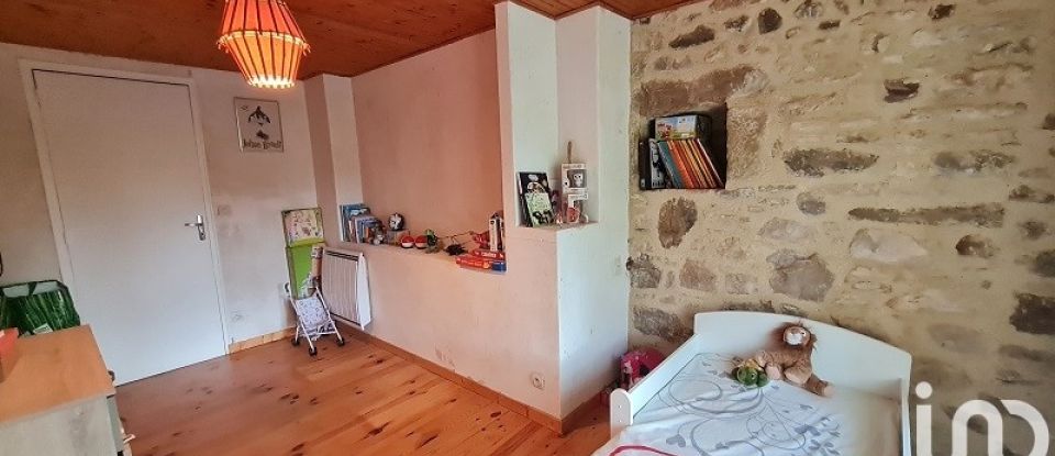 Longère 6 pièces de 106 m² à Chemiré-en-Charnie (72540)