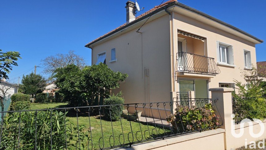 Traditional house 5 rooms of 134 m² in Tarbes (65000)