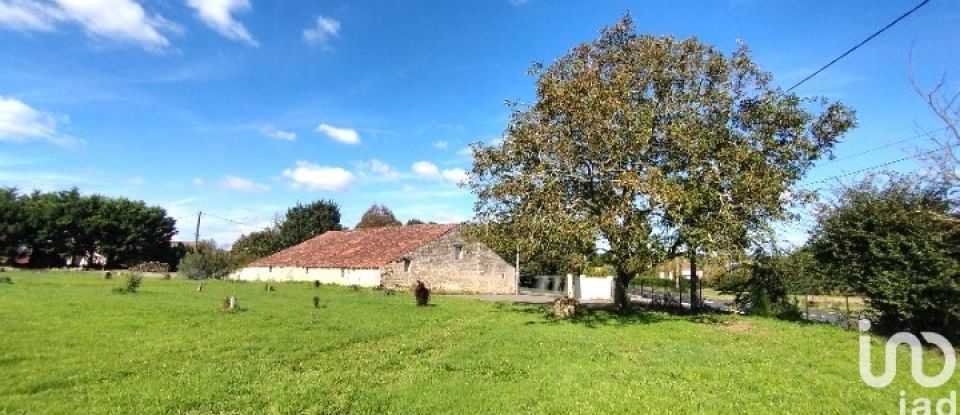 Barn conversion 2 rooms of 302 m² in Pissotte (85200)